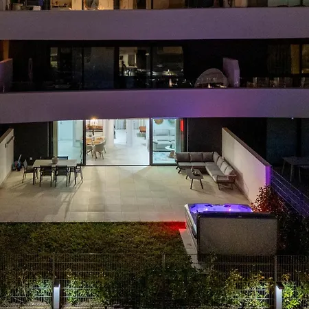 Bajo De Lujo Jardin Y Jacuzzi Apartment
