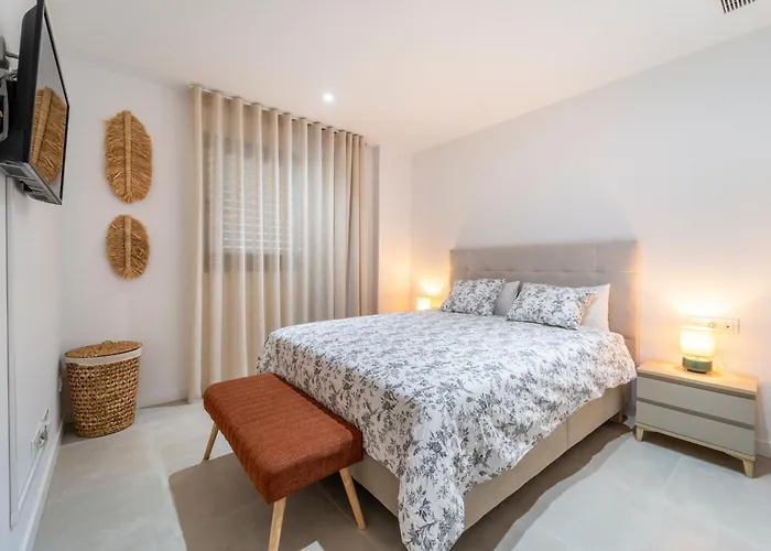 Lägenhet Bajo De Lujo Jardin Y Jacuzzi Fuengirola